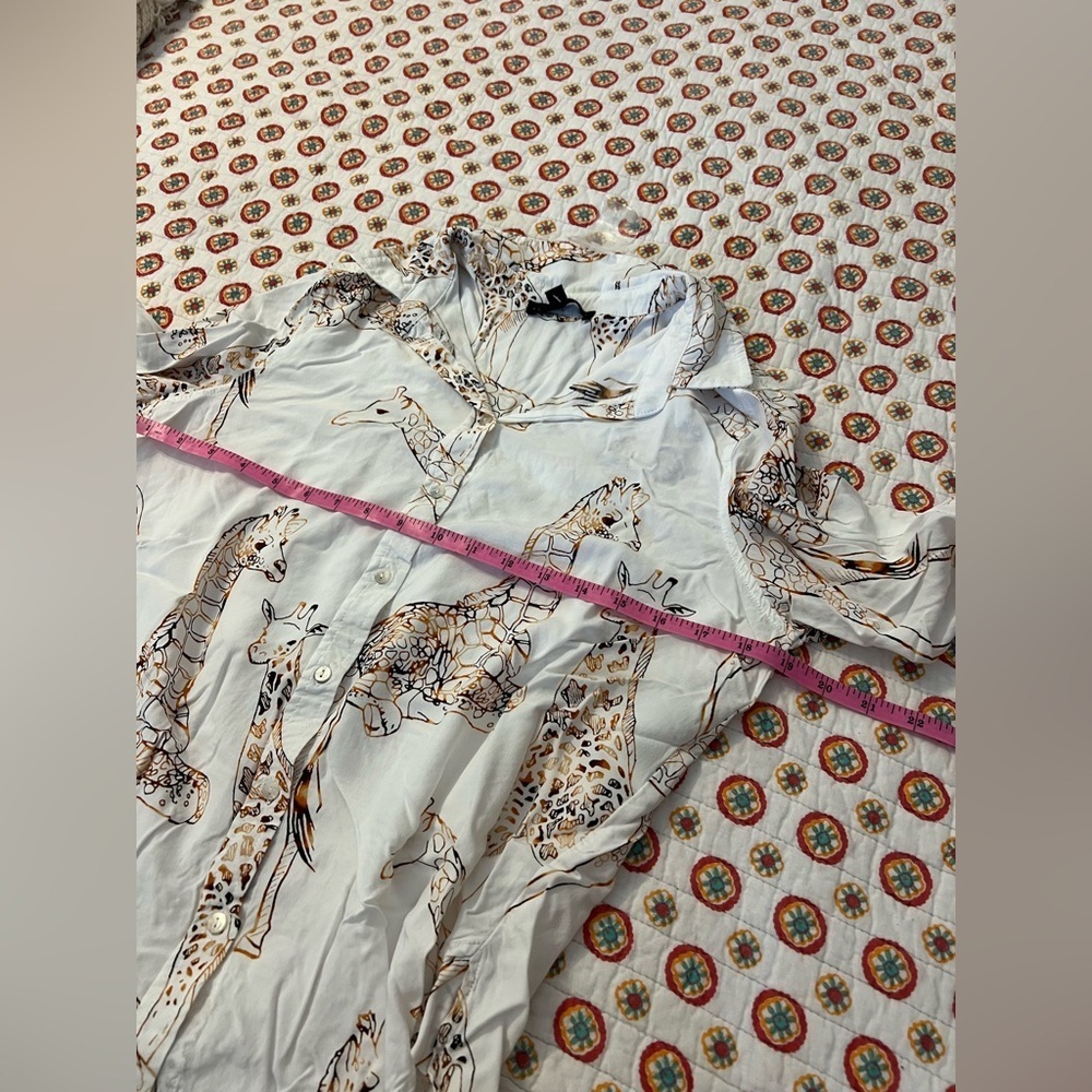 Jane and Delancey White Giraffe Print Blouse - Picture 4 of 6